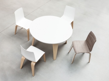 Modne stoły i krzesła
