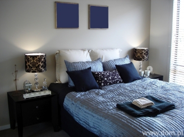 Niebieska sypialnia glamour
