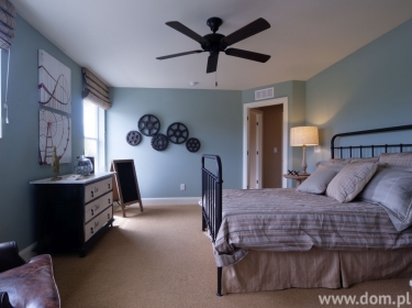 Niebieska sypialnia w morskim stylu