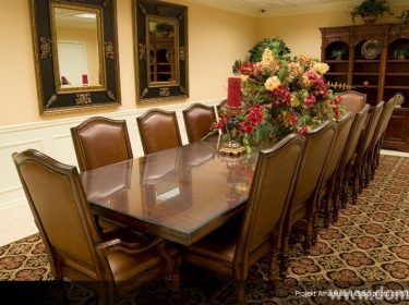 Jadalnia w stylu klasycznym w dużym domu piętrowym